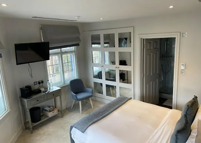The Bridge Pub & Rooms