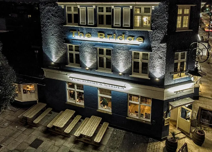 The Bridge Pub & Rooms